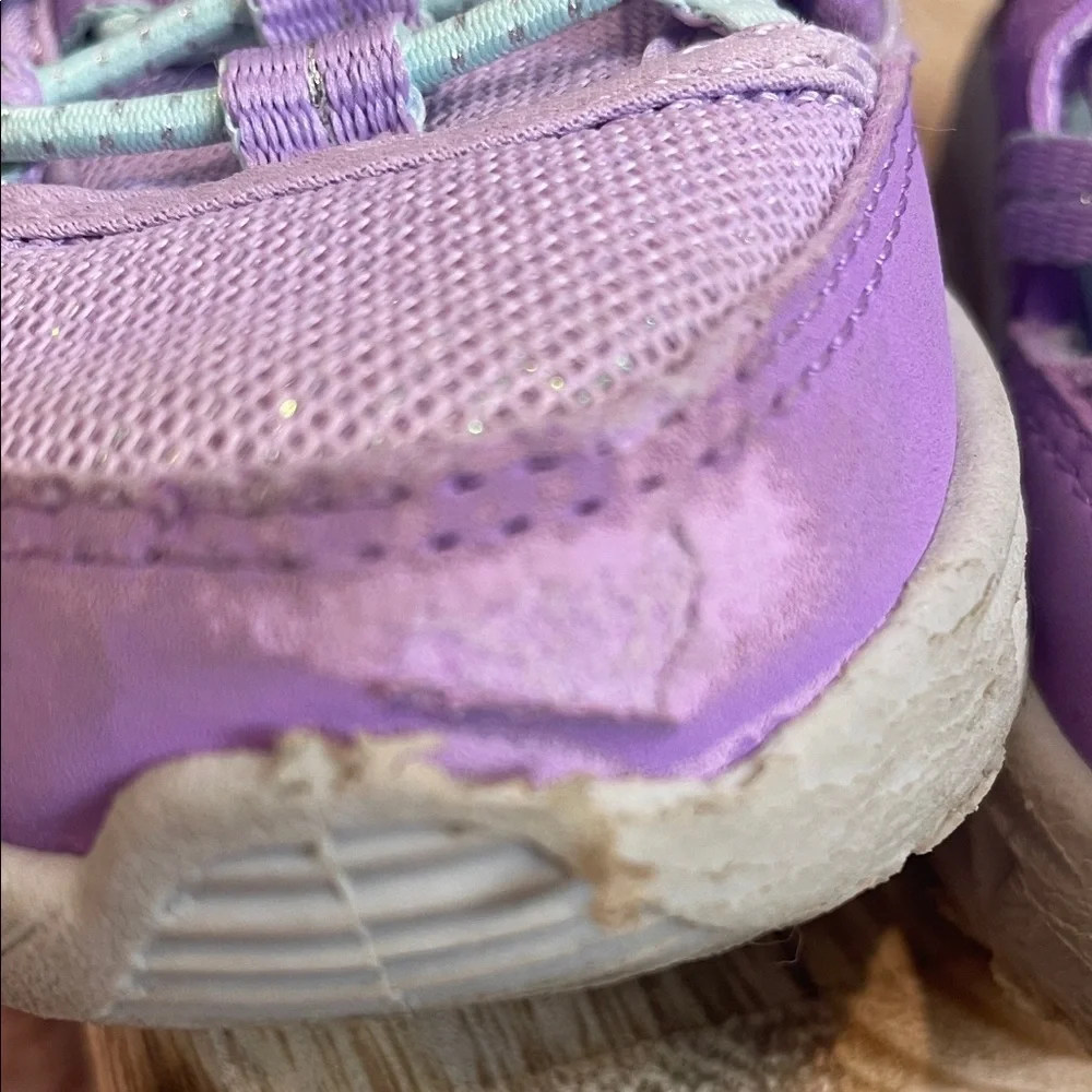 OshKosh B'gosh Kids Lavender Sneakers, size 6